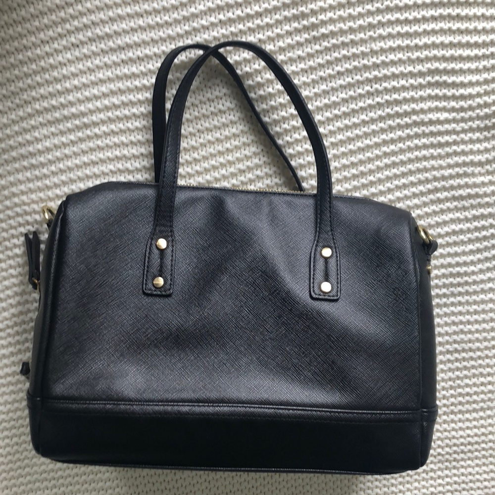 Black purse with gold zipper